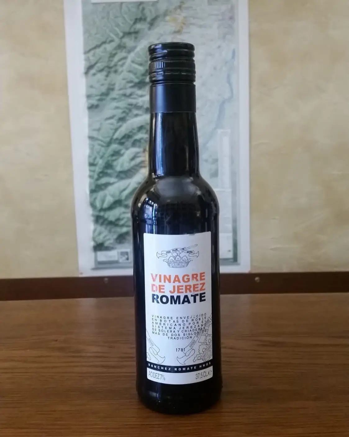 Una bottiglia di aceto di Jerez Romate