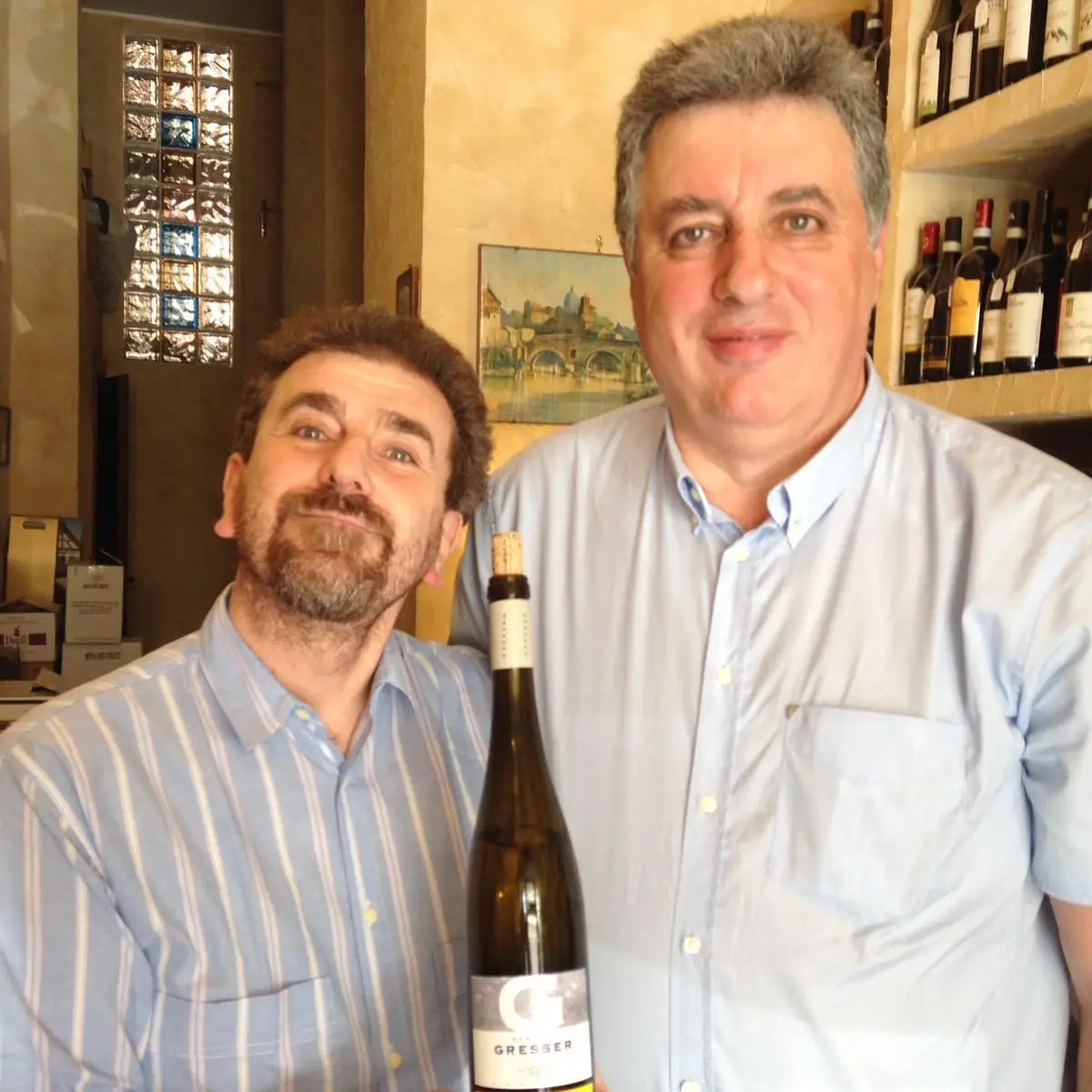 Il Professore con il vignaiolo alsaziano Rémy Gresser, una bottiglia in mano