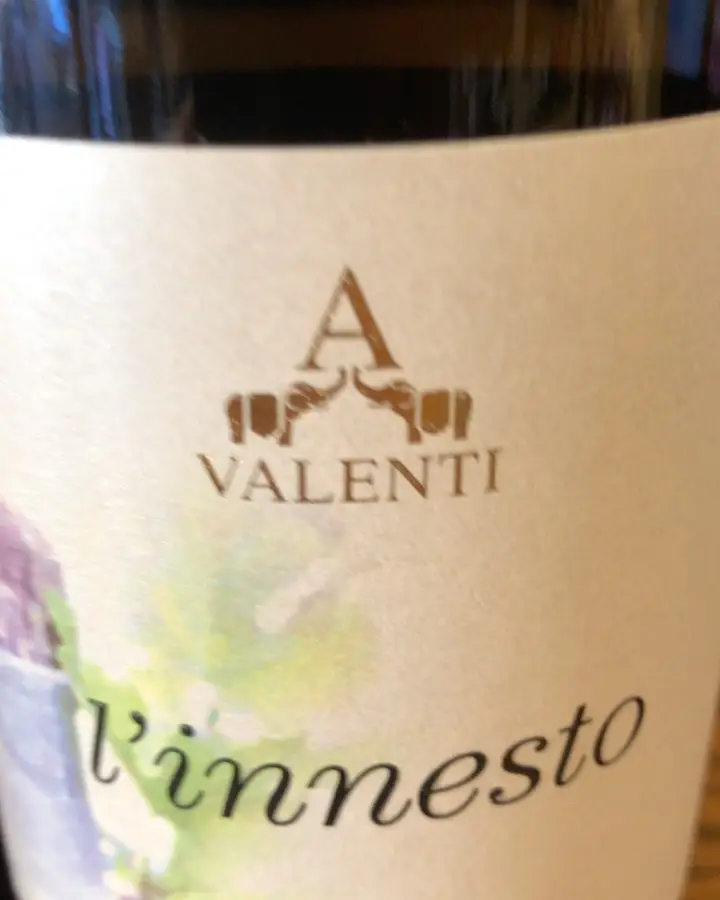 Etichetta di Valenti L’Innesto, Etna, in primo piano